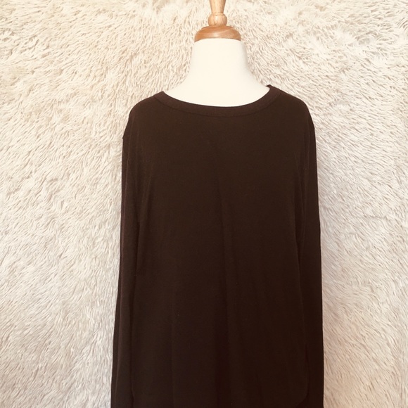 Miss two long sleeved shirts. One black one white. - Picture 6 of 7